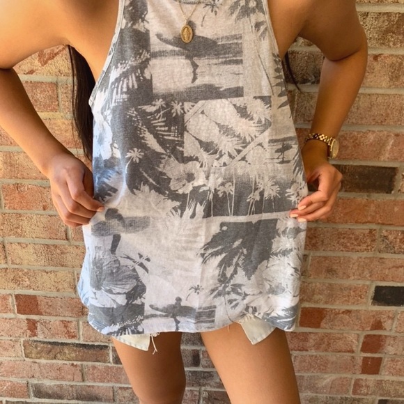 GRAPHIC HALTER NECK - Picture 2 of 2